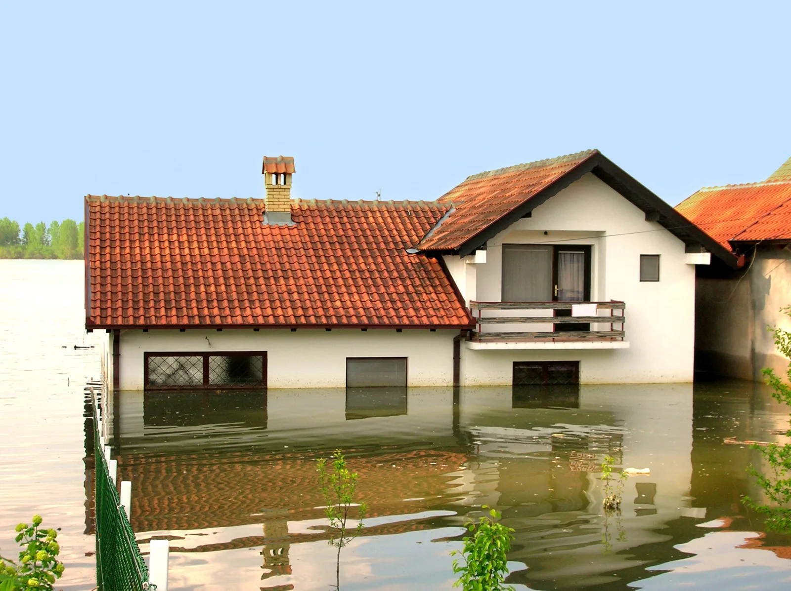 Maison partiellement inondée, un risque naturel signalé par l’état des risques